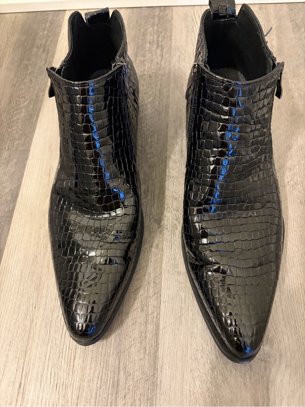 Santimon Men's Black Patent Croc-Embossed Leather Chelsea Boots - Picture 2 of 8